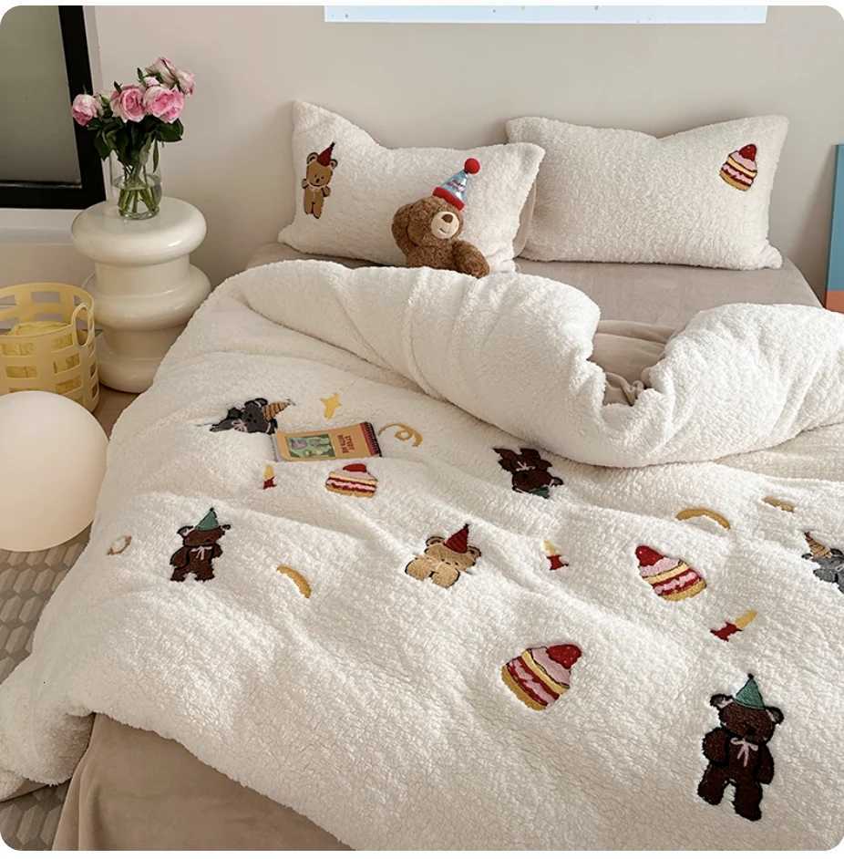 Christmas winter coral fleece thickened and warm bedding set 4pcs/set Childish and cute soft duvet cover and bed sheet students supplies Y251126