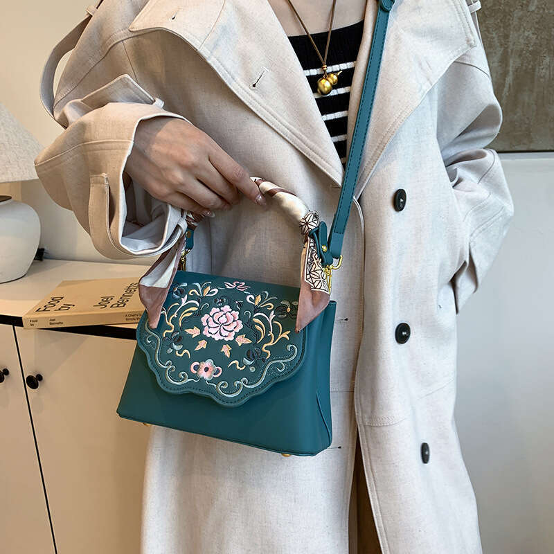 Cross-Border for Women 2025 New Fashion Chinese Style Embroidery Artistic Crossbody High-End Feel Women's Shoulder Bag 1356