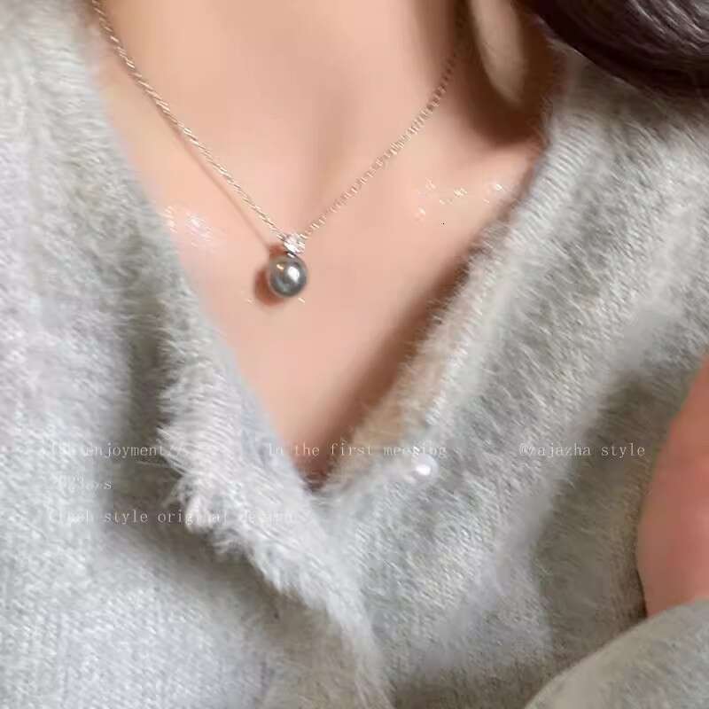 Single gray pearl zircon pendant for women in autumn winter, niche and high-end, collarbone chain, simple necklace with accessories