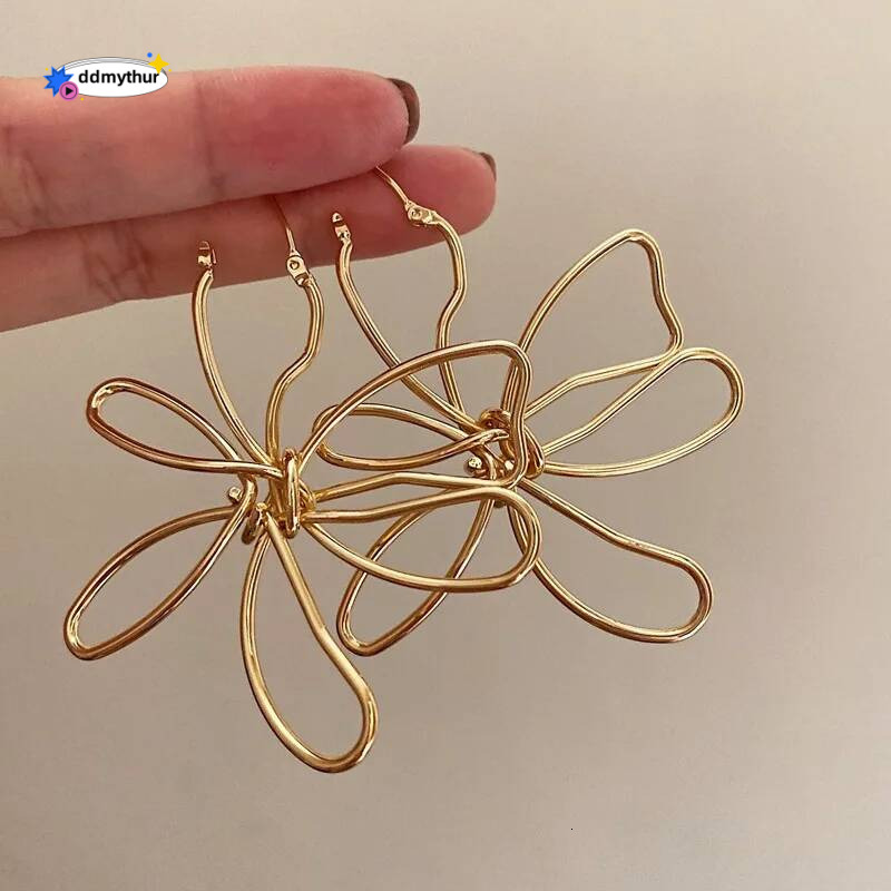Vintage Metal Line Stud For Women Girl Minimalist Gold Color Hollow Big Flower Personality Earrings Jewelry Gift ddmythur