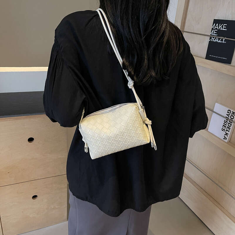 2025 New Fashion Woven Crossbody for Women, Casual Korean Style Chic Single Shoulder Pillow Bag