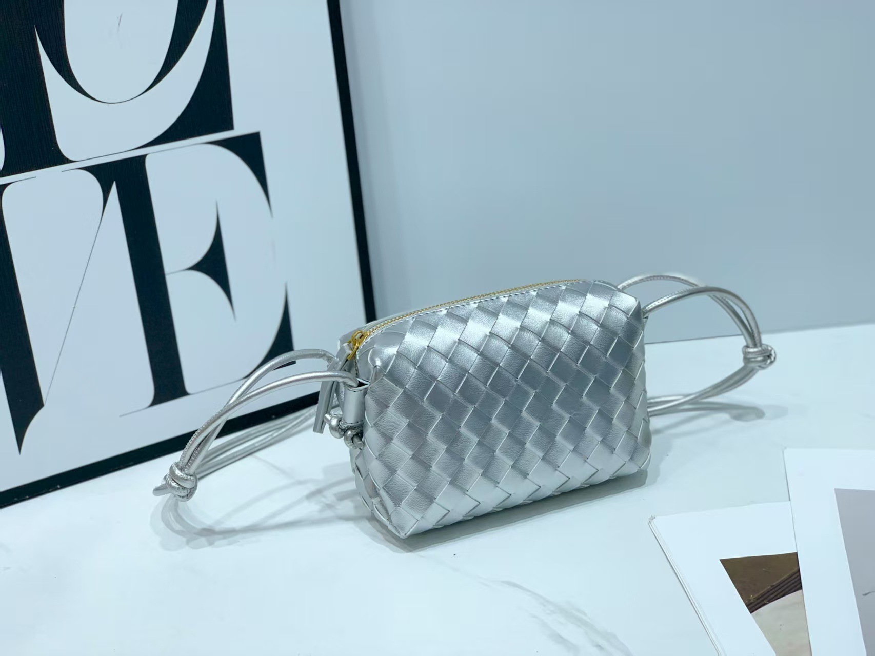 Designer Handbag Luxury New Woven Bag Phone Bag Versatile Shoulder Crossbody Bag Adjustable Thin Strap Small Square Bag Underarm Women's Bag