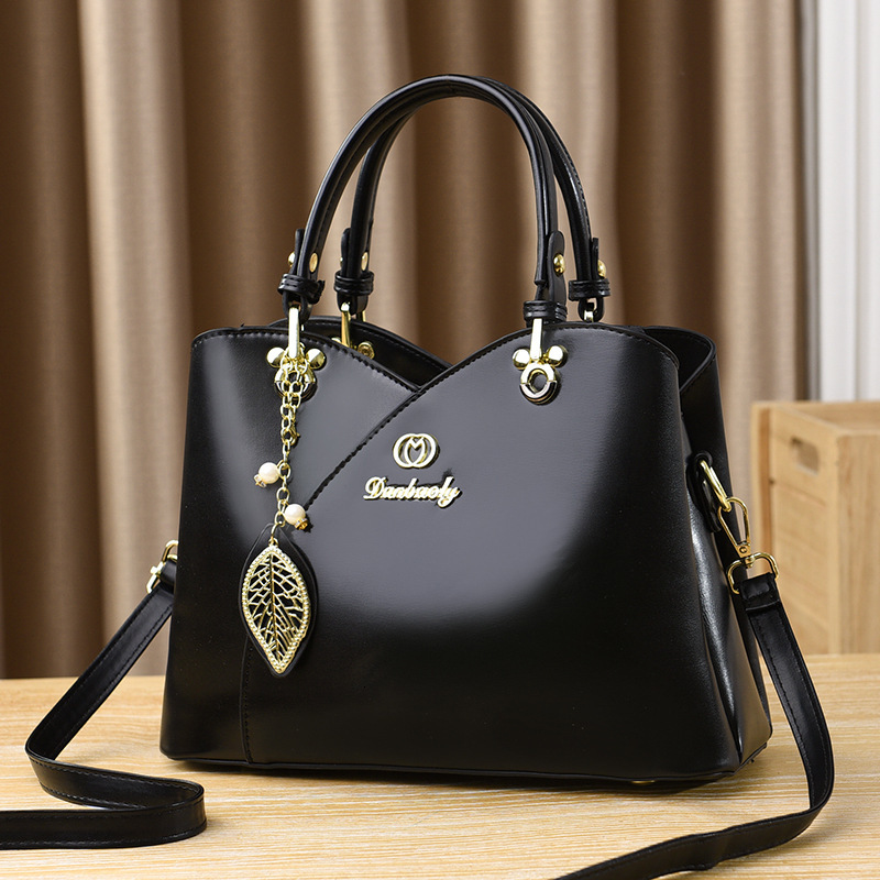 2025 New Designer Bag Women's Crossbody New Versatile Mom Bag Summer Fashion Handbag Single Shoulder Women's Atmosphere