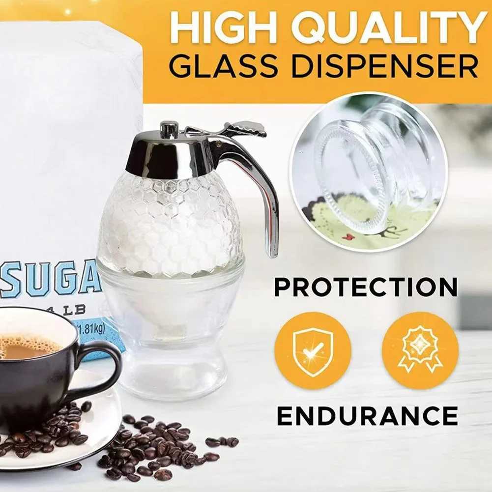 No Drip Stand Honey Dispenser Pourer Dispenser with Stand Honey Jar Container Storage Juice Syrup Cup Bee Drip Dispenser Kettle Y251126