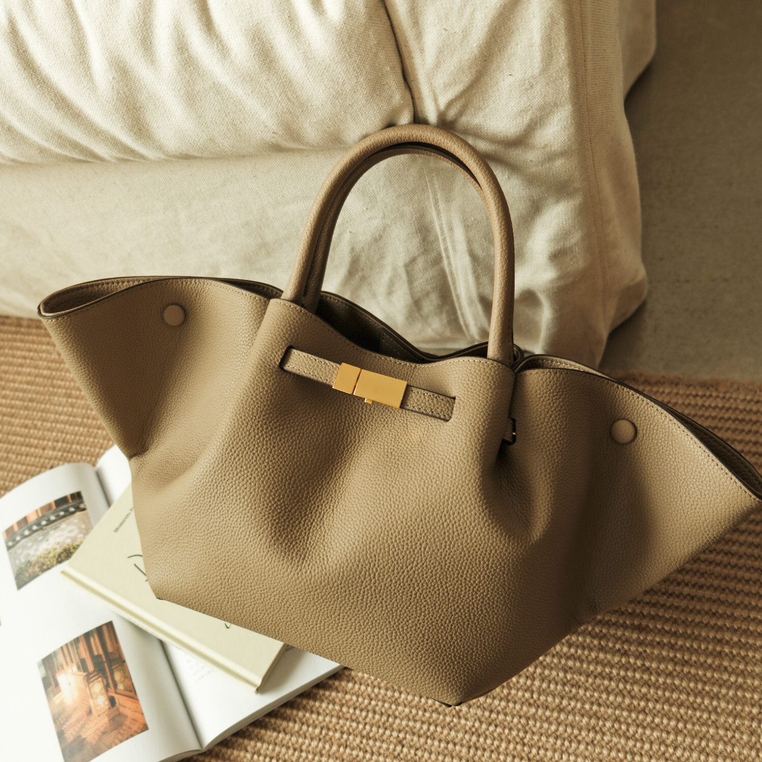 2025 New Designer Wing Bag With High-end Feel New York Bag Made Of Genuine Leather Large Capacity Tote European And American Portable Briefcase