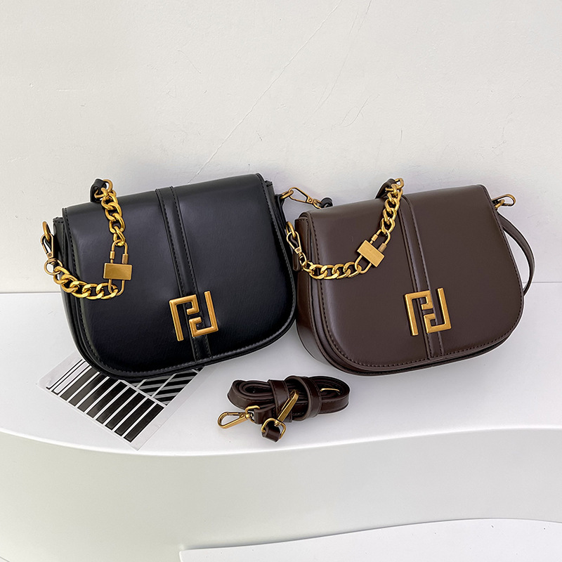 2025 Spring Women's Premium Vintage Chain Crossbody Bag - Stylish Underarm Saddle Shoulder Purse (Unique Design & Versatile Daily Use)
