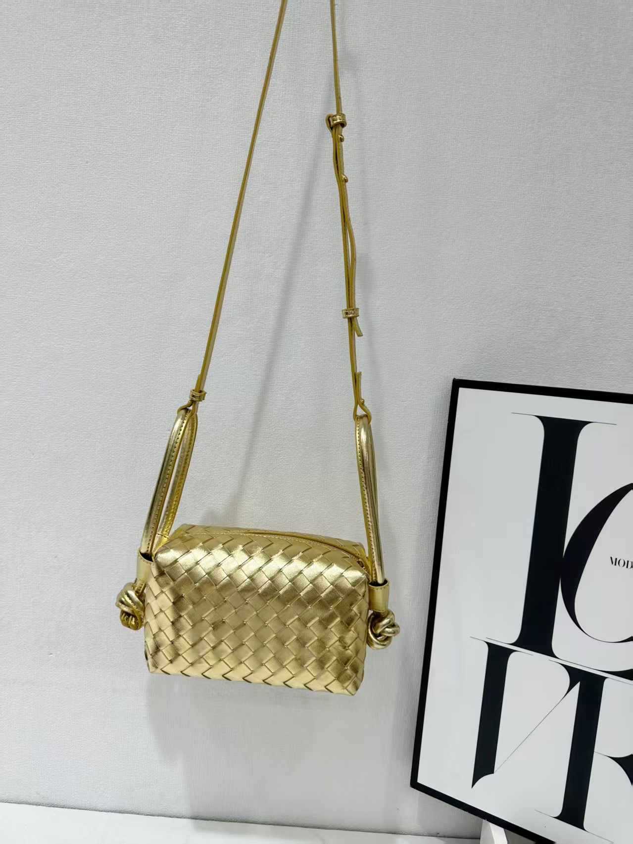 Designer Handbag Luxury Brand Trendy Woven Single Shoulder Crossbody Camera Bag Version Niche Versatile Large Capacity Handheld Small Square Bag