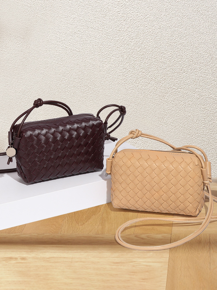 2025 New Solid Color Knitted Shoulder Bag Fashion Handbag Trendy Small Square Bag Compact Large Capacity Diagonal Cross Women Bag