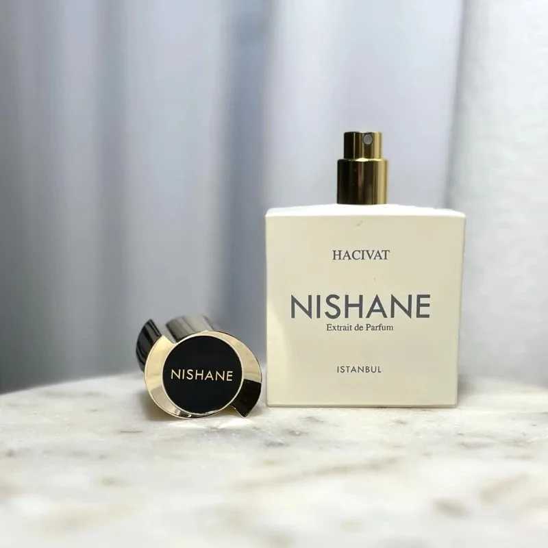 Unisex Floral Fragrance 100ml with Elegant Long Lasting Aroma Blending Fruity Brightness Gentle Woods and Soft Florals C251126