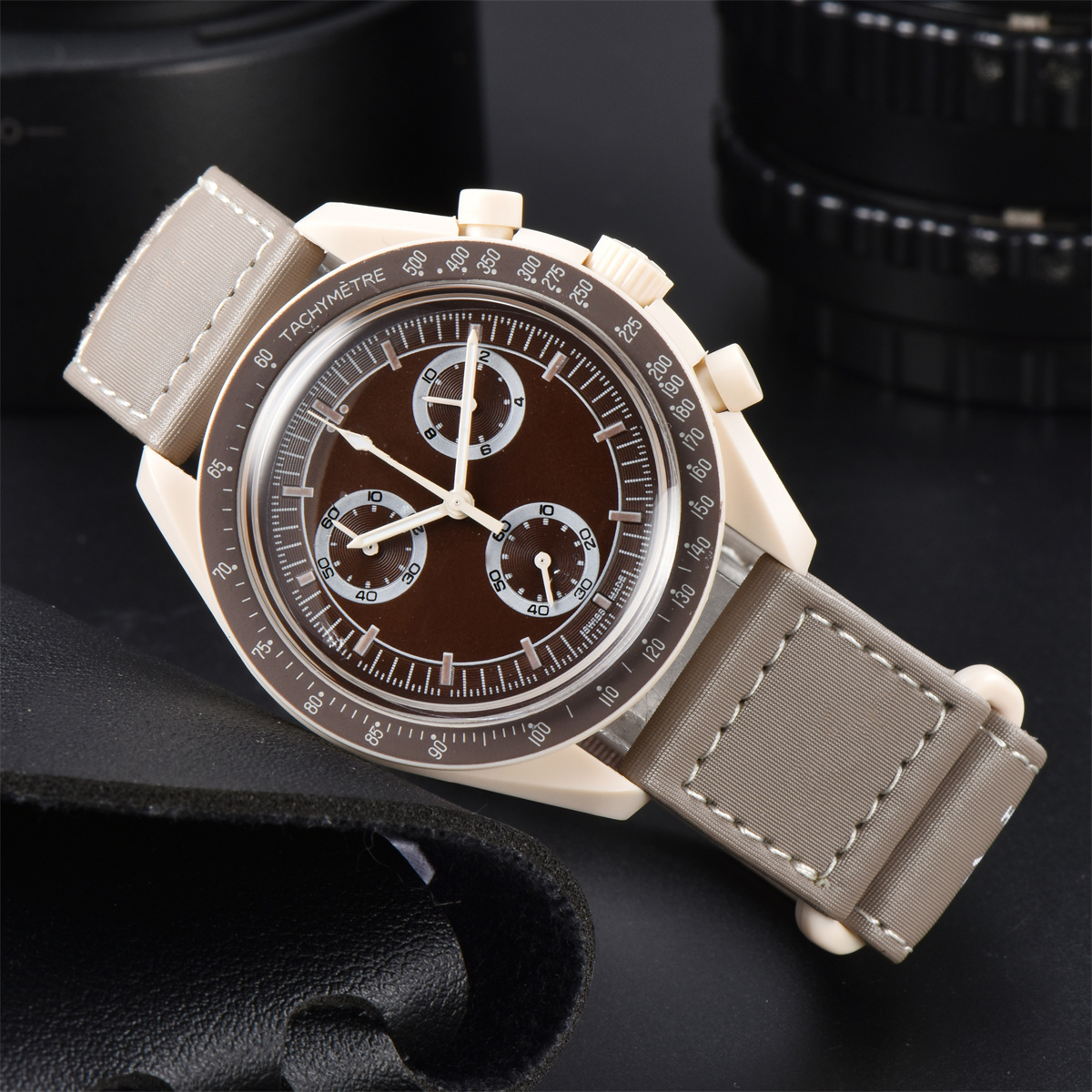 New High-quality multi-functional planetary series luminous space wristwatch is suitable for both men and women as a couple's wristwatch.