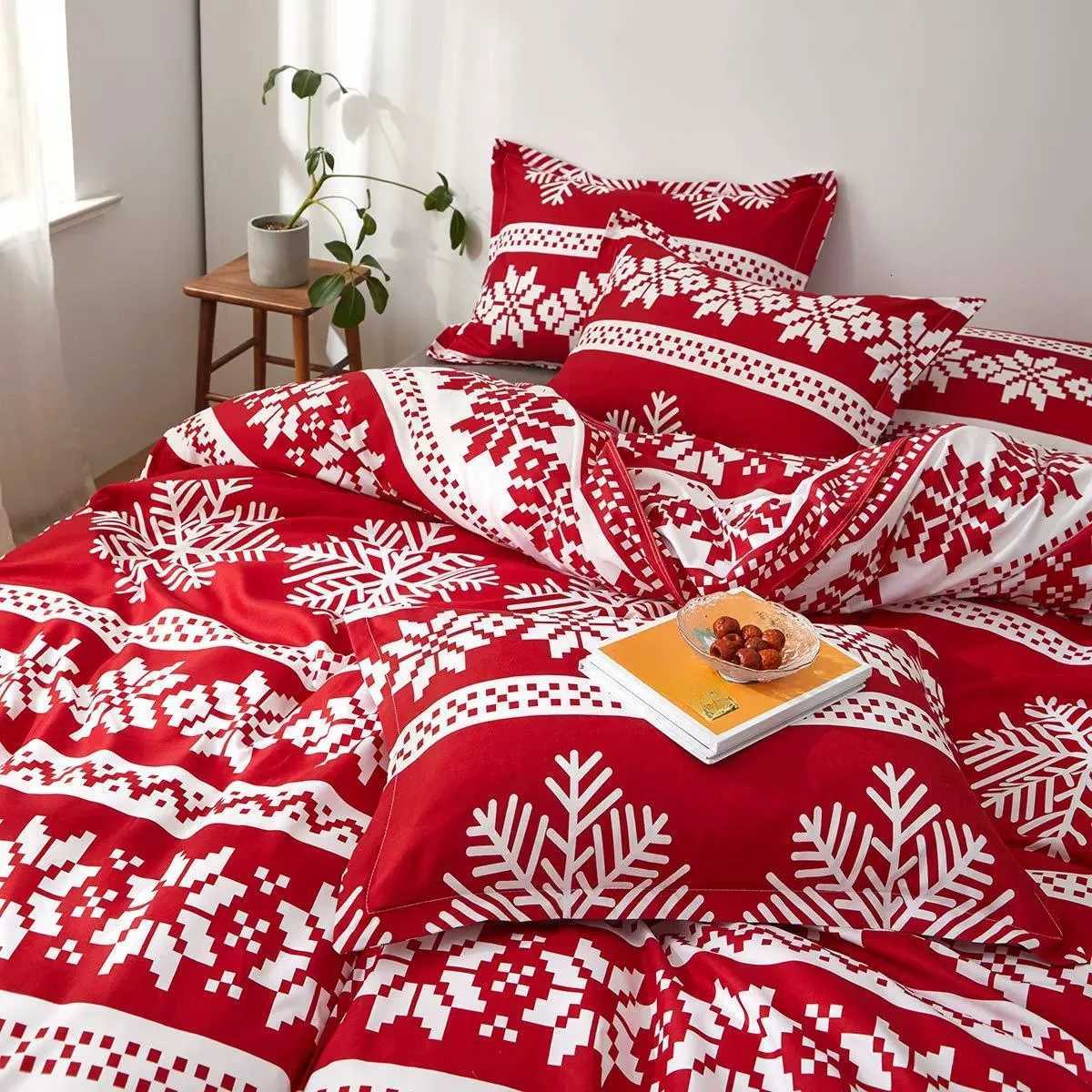 Christmas 2025 New Duvet Cover Christmas Snowflake Pattern Bedding Set skin-friendly Breathable for Kids and Adults Bedroom Decor Y251126