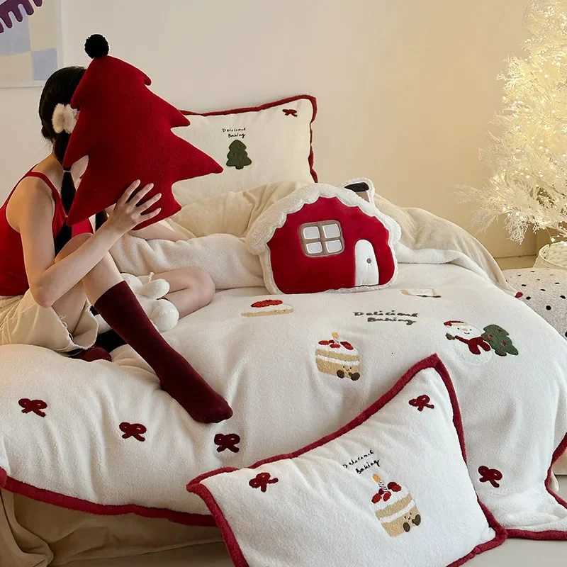 Christmas Four-piece girl heart thickened warm bionic cashmere cute Christmas flower embroidery autumn winter quilt cover bedding high-end Y251126