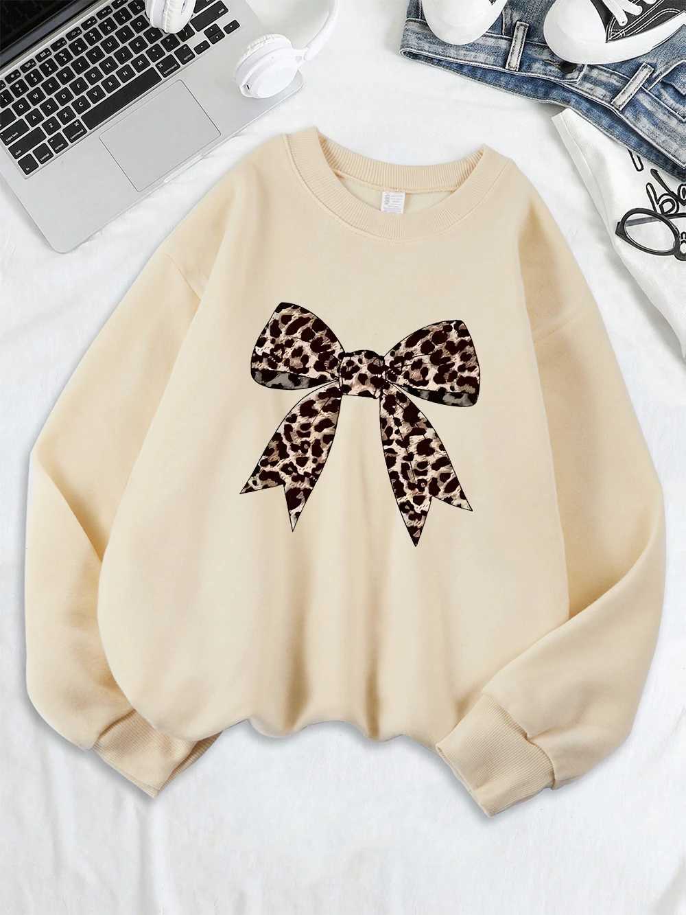 Bow Leopard Sweatshirts Womens CrewneCK Basics Hoodies Loose Fleece Warm CloTHes Autumn Winter Sporty Woman Pullover J251136