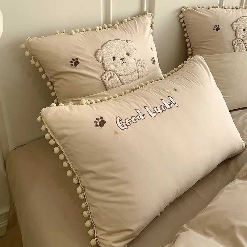 Christmas Cute Cartoon Bear Applique Embroidery 100 Cotton Child Bedding Set Single Quilt Cover Bed Comforter Cover Bed Sheet Pillowcases Y251126