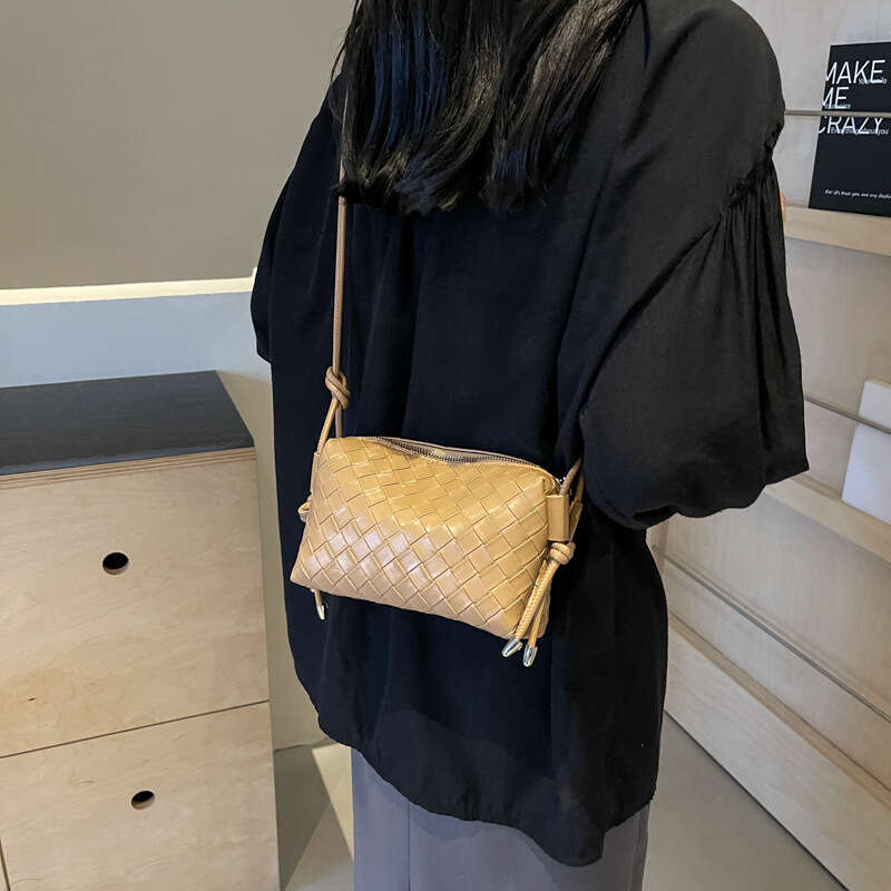 2025 New Fashion Woven Crossbody for Women, Casual Korean Style Chic Single Shoulder Pillow Bag