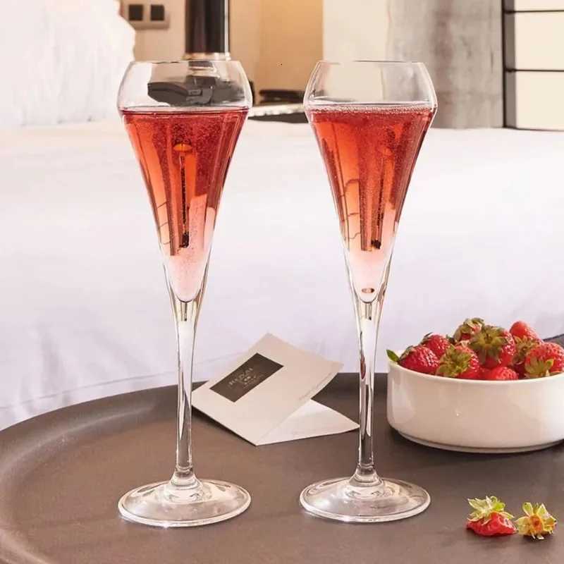 Crystal Champagne Flutes Set of 2- 210ml Glasses for Perfect Wine Pour and Aroma Enhancement C251126