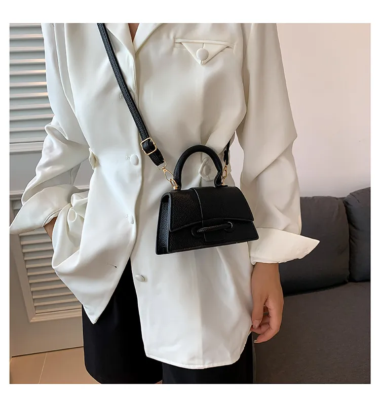 Mini Book Bags Embroidered Lingge Backpack: Cute Hardware Decor Designer Bookbag For Women, Large Capacity Travel Bag New Free Delivery Designer Bag