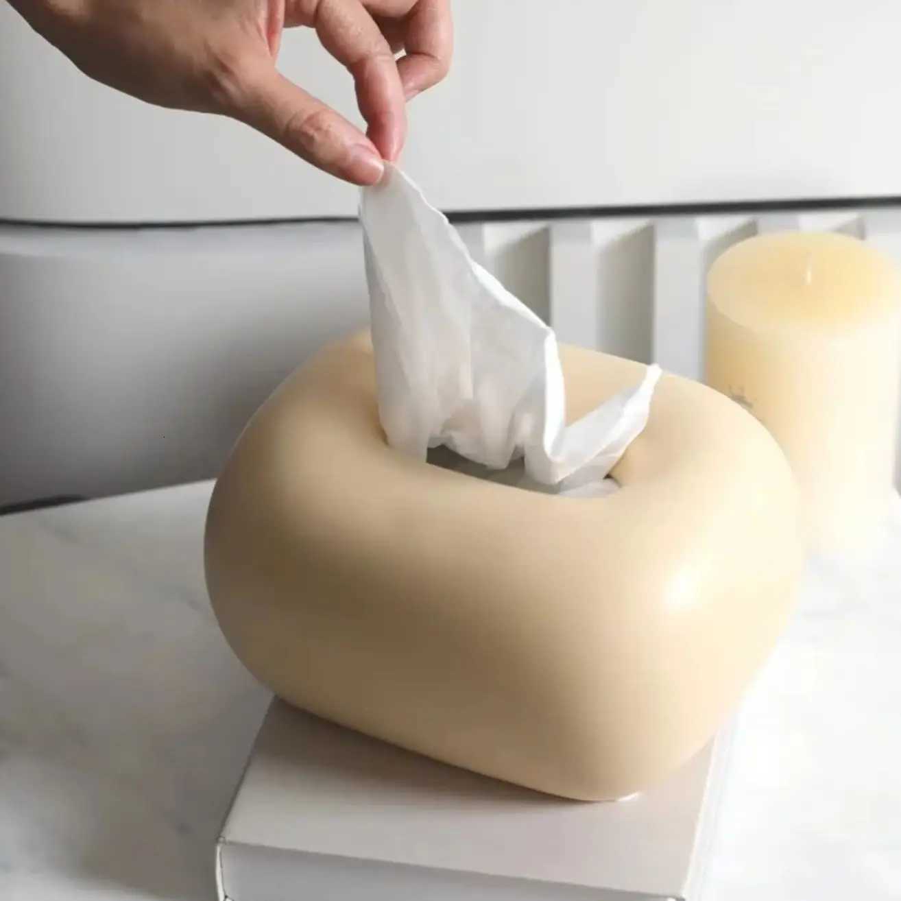Nordic Cream Style Ceramic Tissue Box Living Room Bedroom Coffee Desktop Decoration Ornament Creative Tissue Holder Tissue Box Y251126
