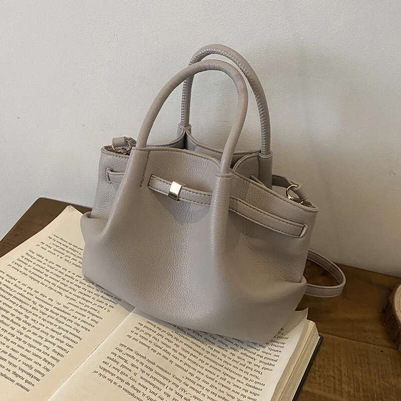 Premium Sense Underarm Women 2025 New Design Retro Fashion Tote Large Capacity Shoulder Bag Designer Handbag