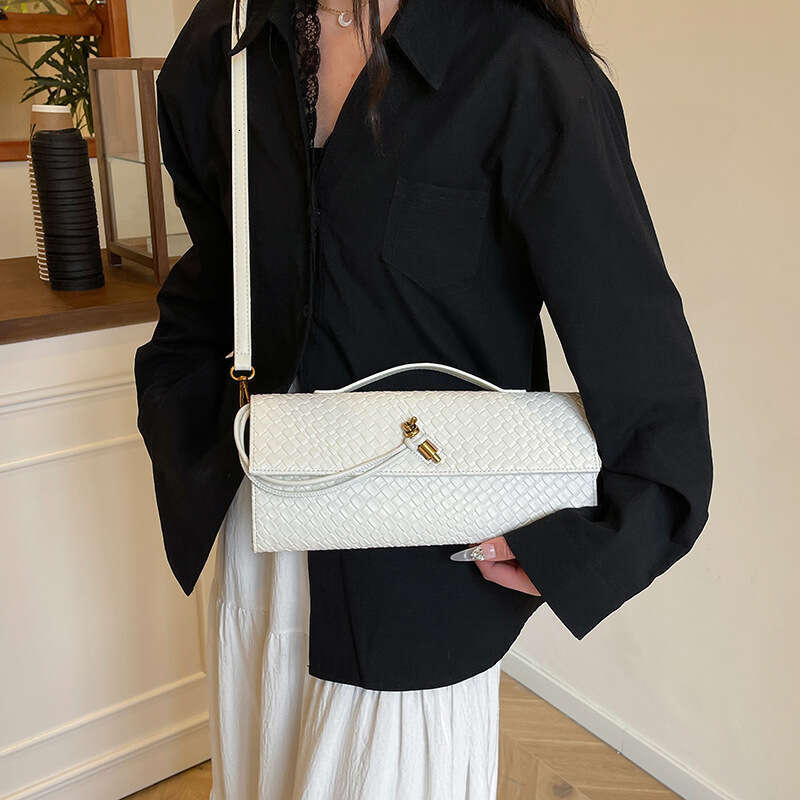 2025 Cross-Border New Woven Baguette Bags Texture Retro Handbag Simple Soft Leather Single Shoulder Crossbody Women's Bag