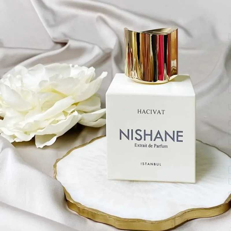 Unisex Floral Fragrance 100ml with Elegant Long Lasting Aroma Blending Fruity Brightness Gentle Woods and Soft Florals C251126