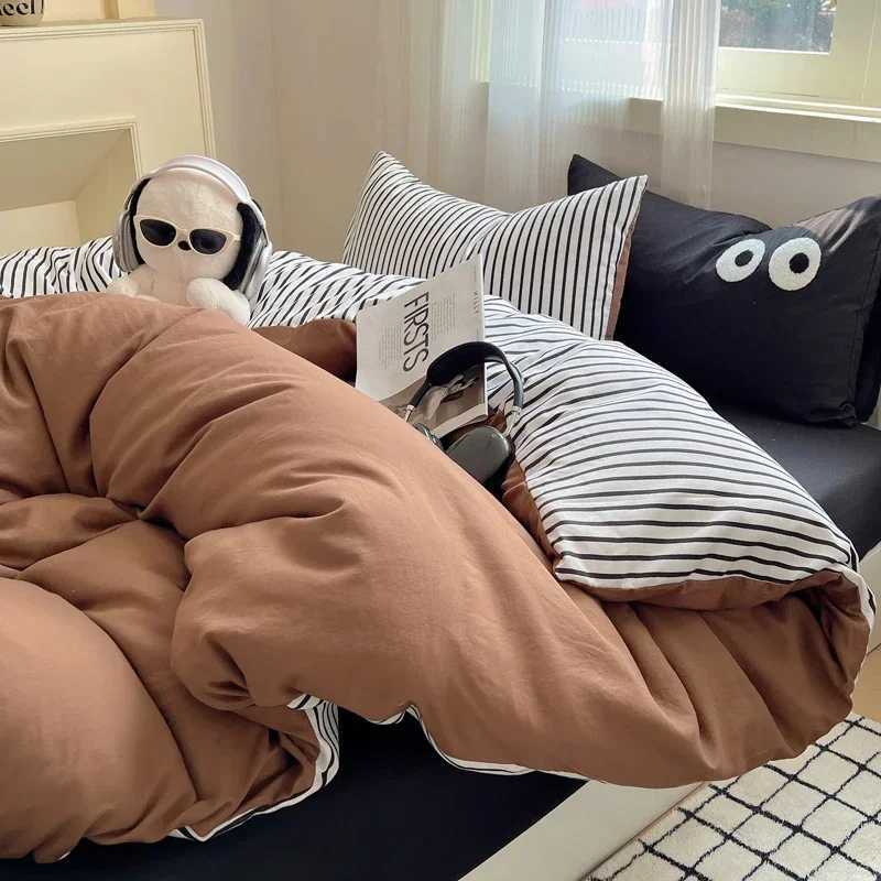 Christmas Korean Duvet Cover Set No Filler Comforter Sets Strips Cute Eyes Flat Sheet Pillowcase Single Double Size Boys Girls Bed Linen Y251126
