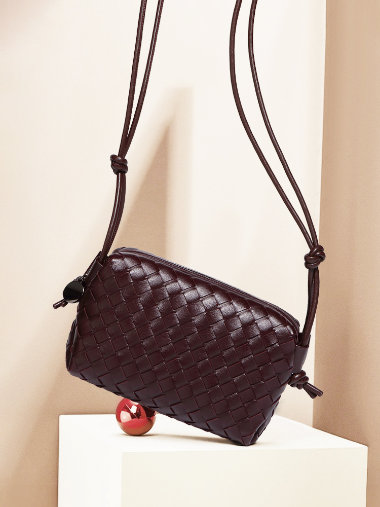 2025 New Solid Color Knitted Shoulder Bag Fashion Handbag Trendy Small Square Bag Compact Large Capacity Diagonal Cross Women Bag