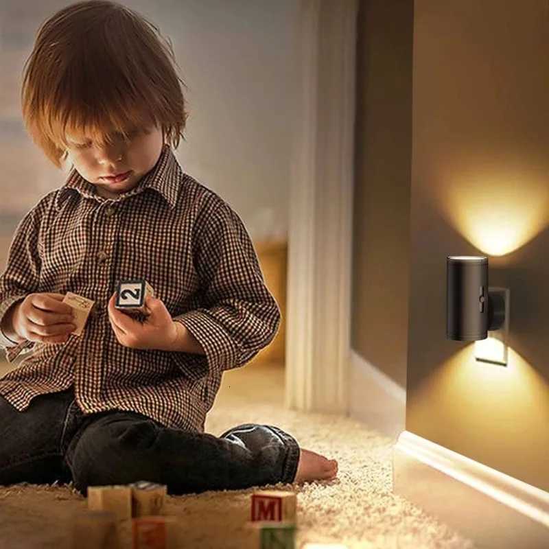 1/2/4 PCS LED Night Light with Dusk To Dawn Sensor Plug-in Wall Mounted Night Light Suitable for Bedrooms Corridors Stairs M251126