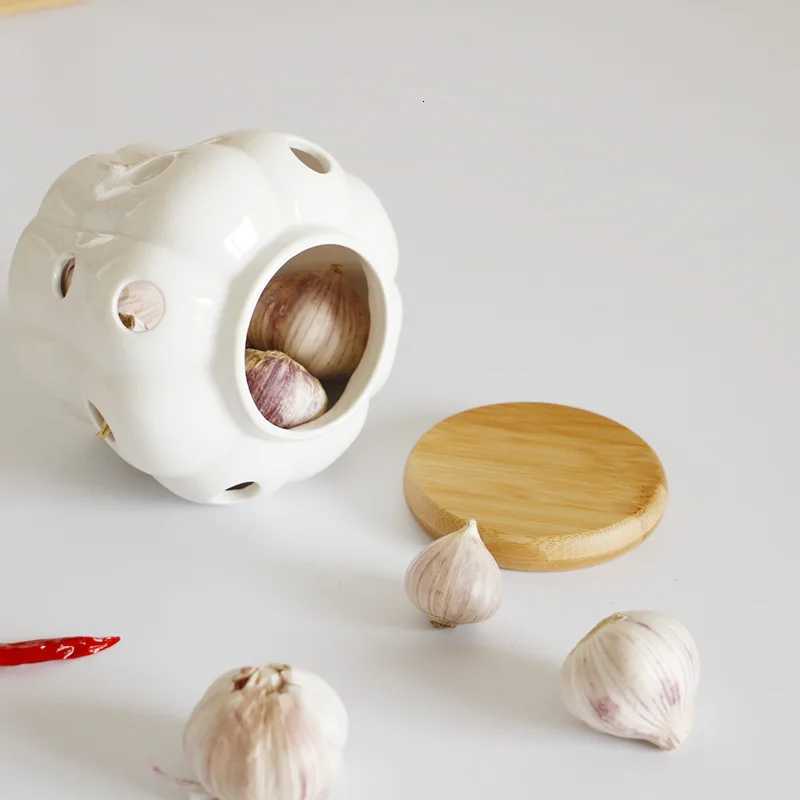 Pumpkin Jar with Lid Hollow Out Kitchen Ventilation Storage Tank Durable Ceramic Garlic Ginger Dried Chili Pepper Storage Jars Y251126