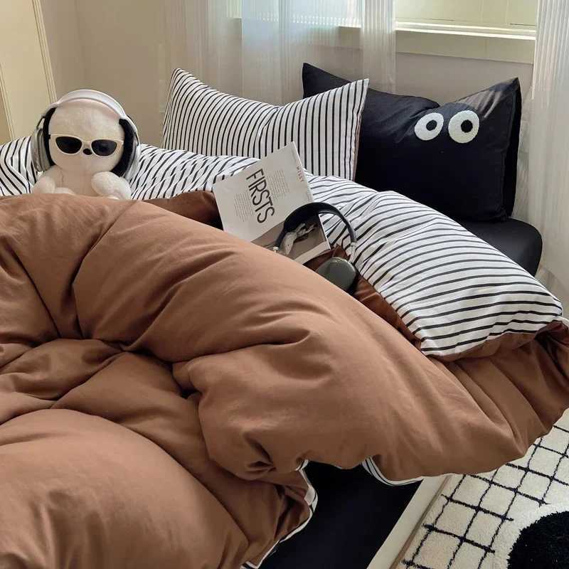 Christmas Korean Duvet Cover Set No Filler Comforter Sets Strips Cute Eyes Flat Sheet Pillowcase Single Double Size Boys Girls Bed Linen Y251126