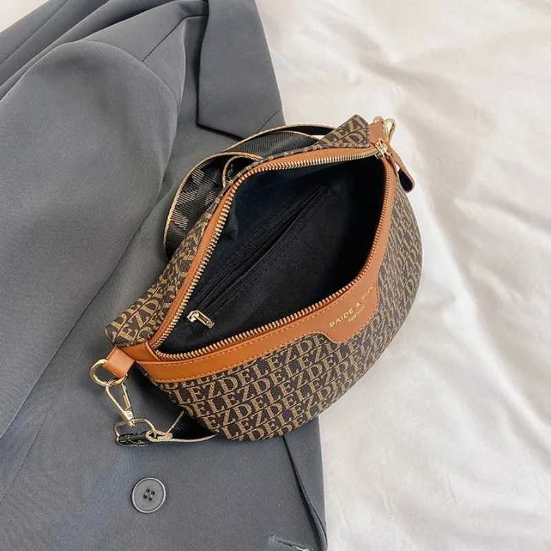 Stylish Letter Printed PU Leather Fanny Packs For Women 2024 Fashion Waist Bag Female Wide Strap Crossbody Bag Ladies Chest PackT251126