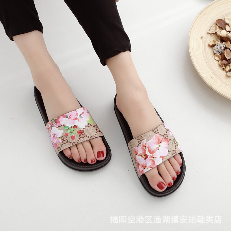 Free shipping designer Summer flat flip-flops, versatile, thick soft-soled, anti-slip, floral fabric and leather beach flip-flops for women
