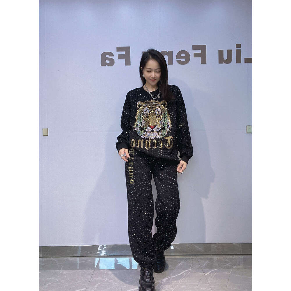 Womens Leopard Print Sports Suit - Loose Fit Long-Sleeve Sweatshirt & Trousers Two-Piece Set for Outdoor Leisure C260312