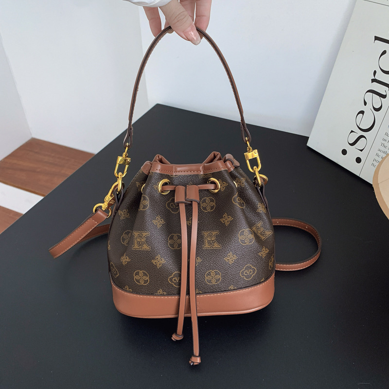 Luxury shoulder bag, fashionable and convenient crossbody bag, women's mini drawstring bucket bag, vintage classic handbag, stylish high-quality 