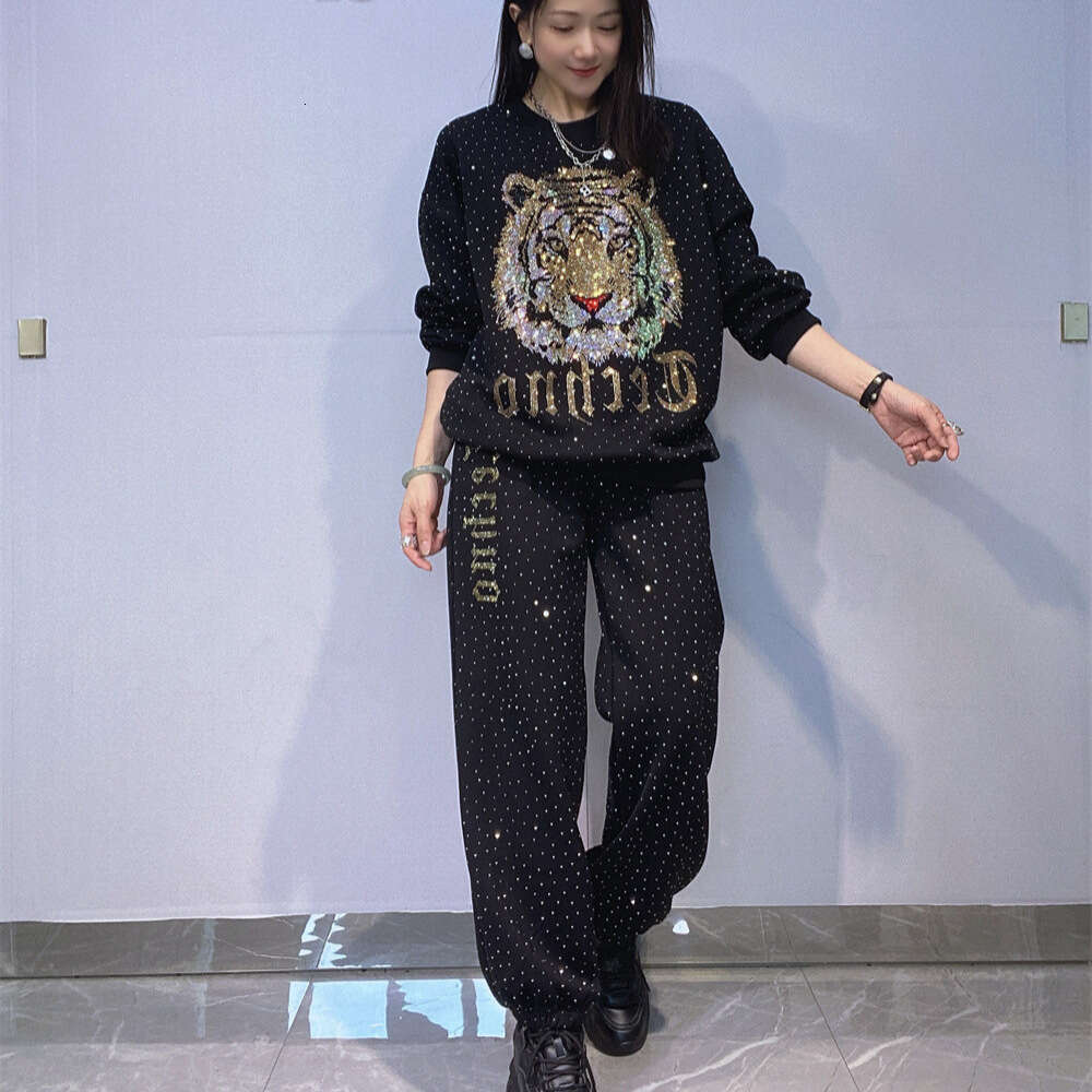 Womens Leopard Print Sports Suit - Loose Fit Long-Sleeve Sweatshirt & Trousers Two-Piece Set for Outdoor Leisure C260312