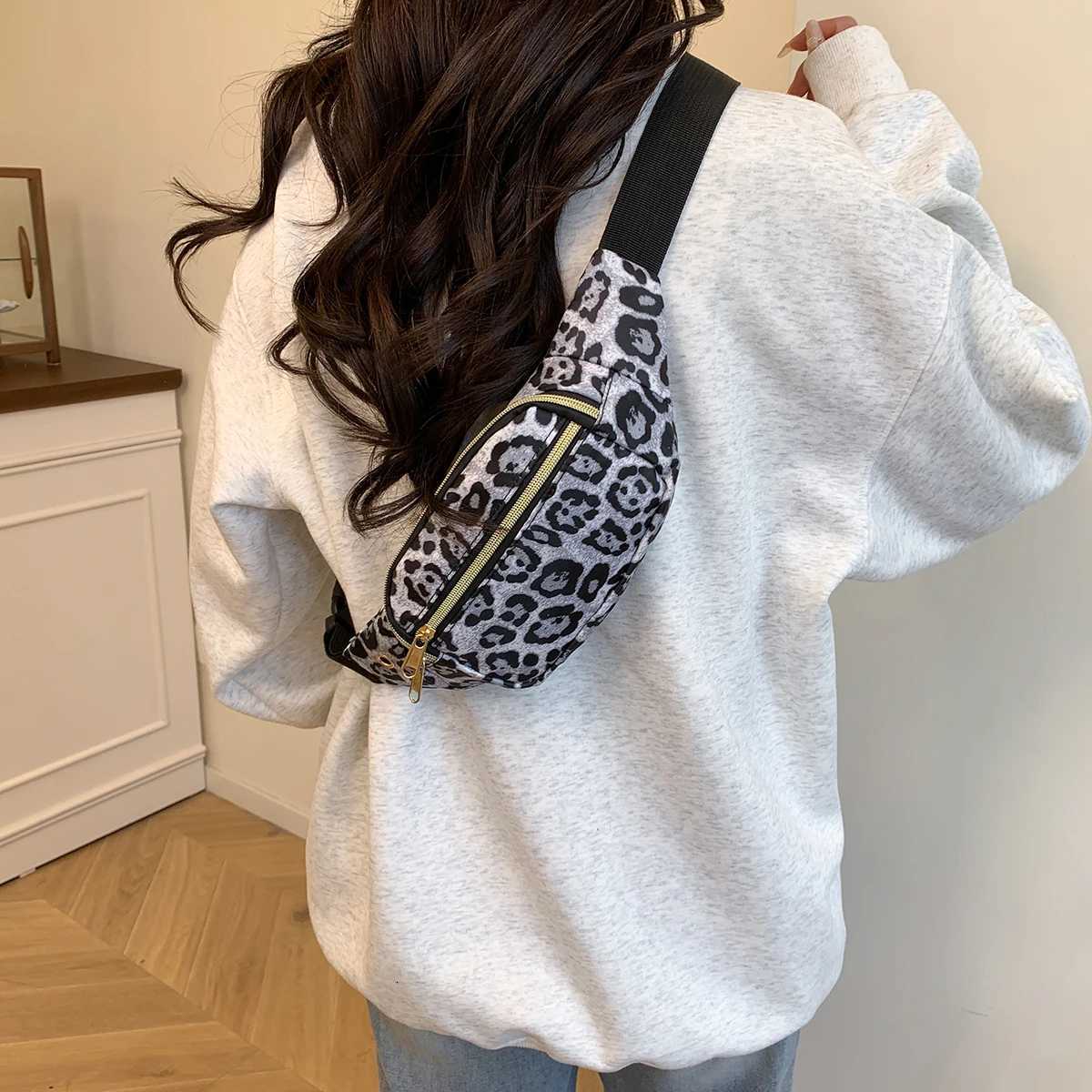 Fashion Leopard Print Waist Bag Street Trend Fanny Pack Woman Chest Pack Canvas Belt Bag Female Designer Shoulder Crossbody BagsT251126