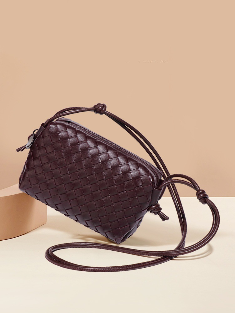 2025 New Solid Color Knitted Shoulder Bag Fashion Handbag Trendy Small Square Bag Compact Large Capacity Diagonal Cross Women Bag