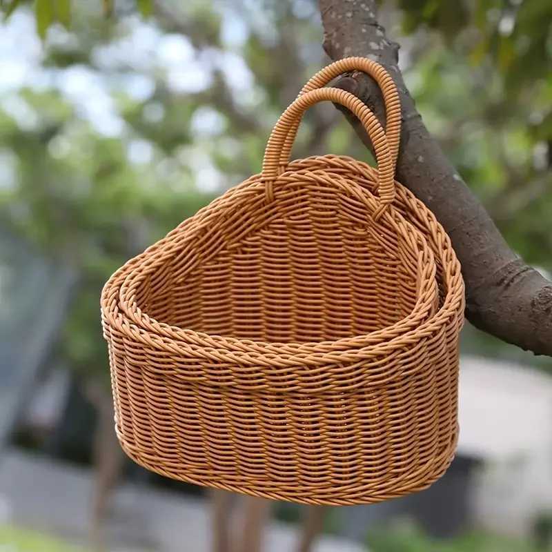 Wall Mounted Vegetable and Fruit Basket Simulated Rattan Hanging Basket Plastic Wall-mounted Hanging Basket Home Decoration Y251126