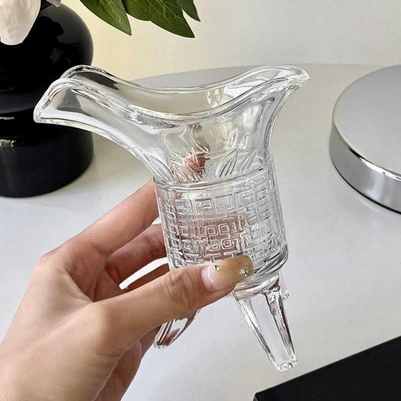 Funny antique Qin Shi Huang teacup cup jazz cup ancient emperor three-legged cup creative wine glass C251126