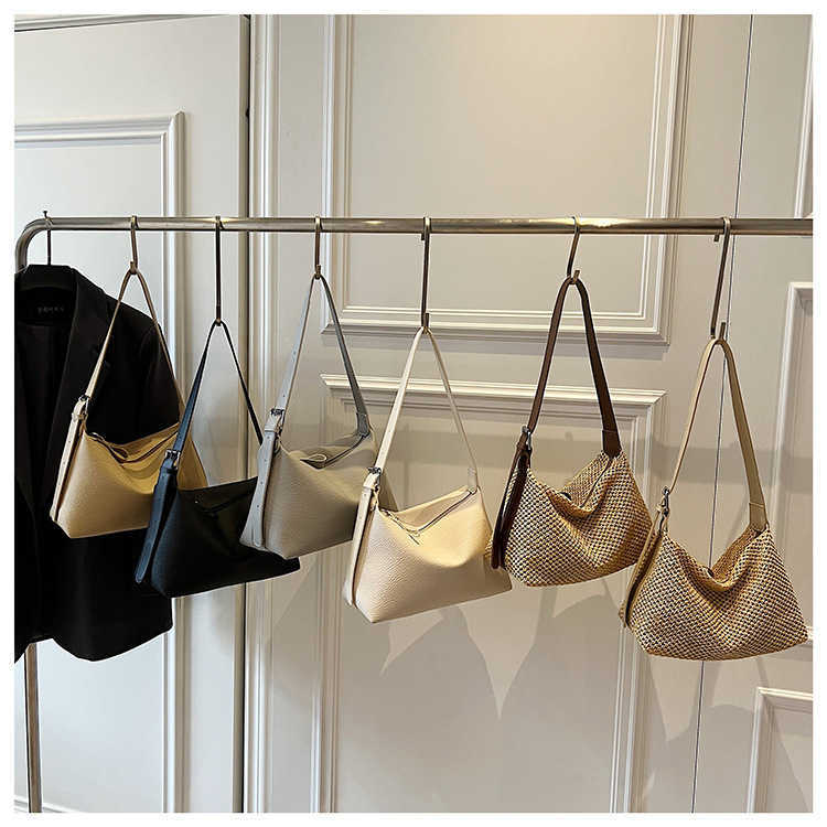 High-end style underarm bag for women, 2025 new model, fashionable and versatile, single shoulder bag, simple design, suitable for work and commuting.