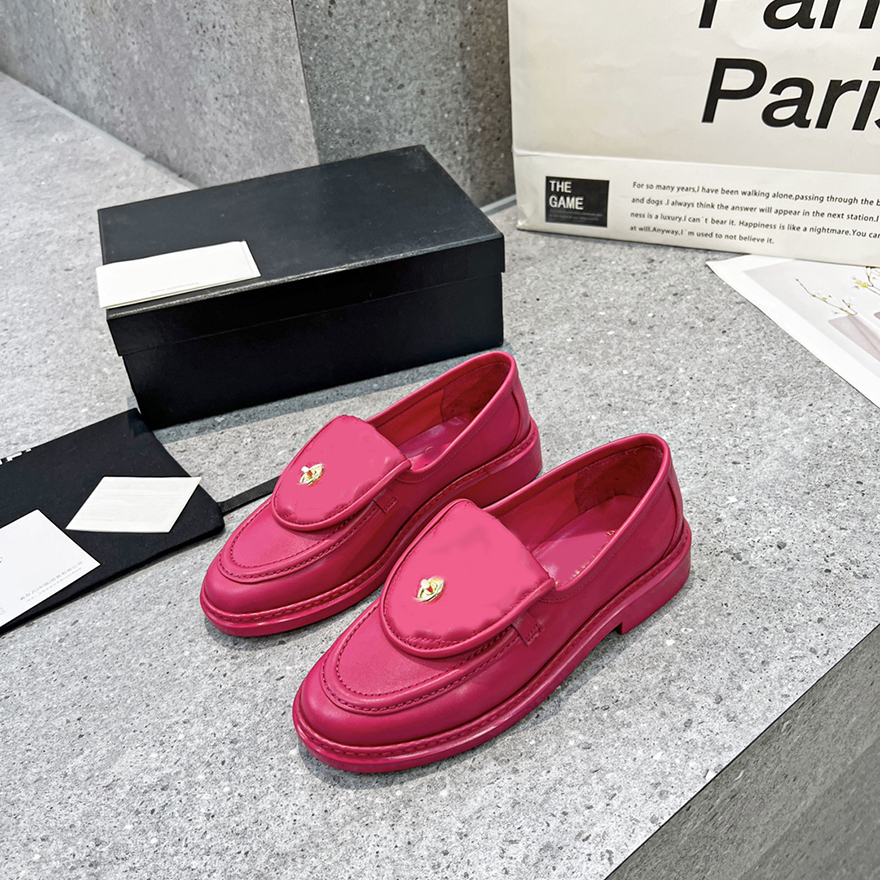 Designer shoe Quilted Pattern Loafer Shoes Metal Accent Casual Fashion Shoes Women's Flat Sneakers Ladies Casual Shoes Comfortable Flats Ladies' leather shoes