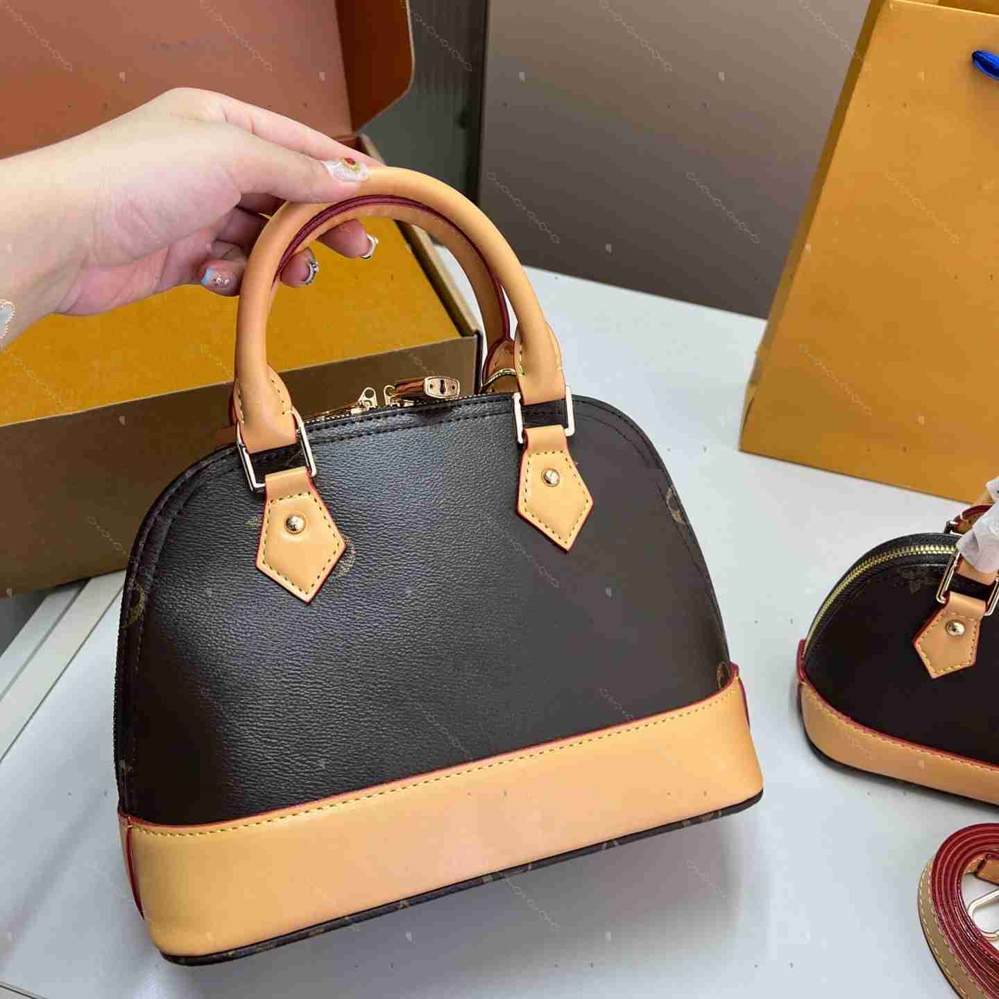 2025 Shoulder Bags High quality New almas bb Women crossbody Evening bag Original designer handbag mirror quality leather chain bag embossing tote Luxruy shell bag