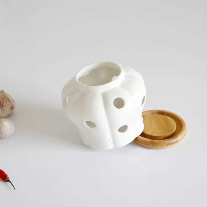 Pumpkin Jar with Lid Hollow Out Kitchen Ventilation Storage Tank Durable Ceramic Garlic Ginger Dried Chili Pepper Storage Jars Y251126