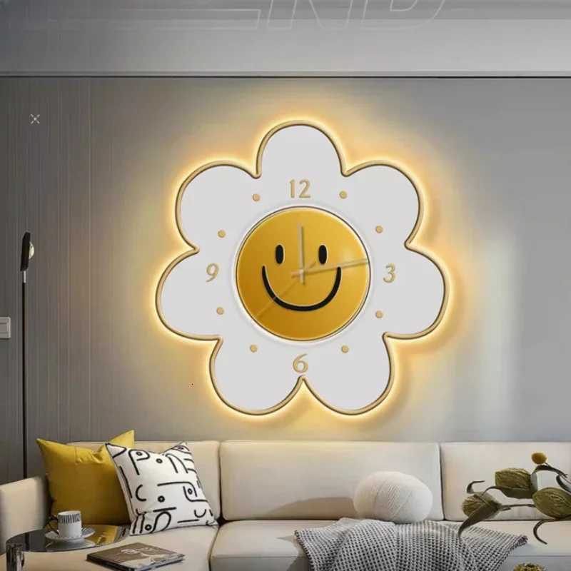 Luminous Sunflower Cartoon Silent Decorative Wall Clock Living Room Childrens Room Office Decorative Wall Clock C251126