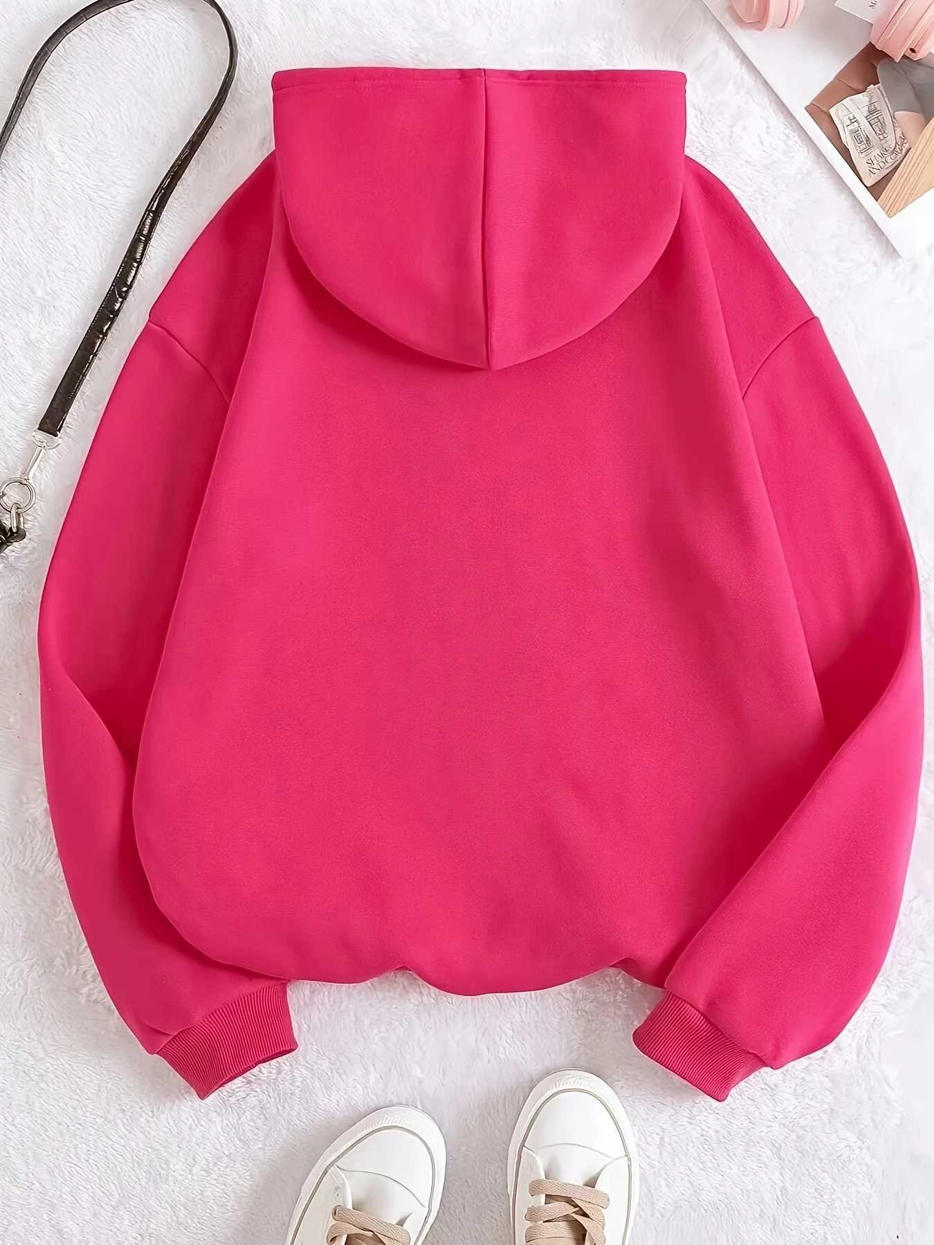 Womens autumn and winter warm and loose casual QUEEN letter printed pattern suede long sleeved hooded sweatshirt J251136