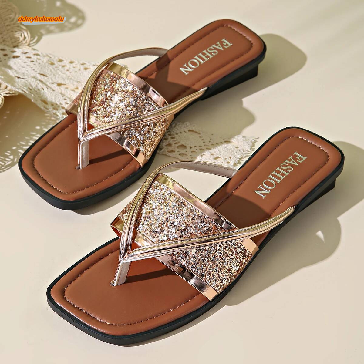 Shiny Gold Sequin Flat Slippers Women 2025 Summer Clip Toe Beach Sandals Woman Plus Size 43 Non Slip Outdoor Flip Flops Mujer ddmykukumalu