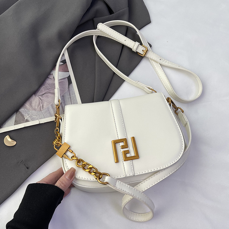 Luxury Retro Shoulder Bag for Women 2025 - Adjustable Gold Chain Messenger Crossbody / Underarm Saddle Bag (Chic Minimalist Aesthetic)