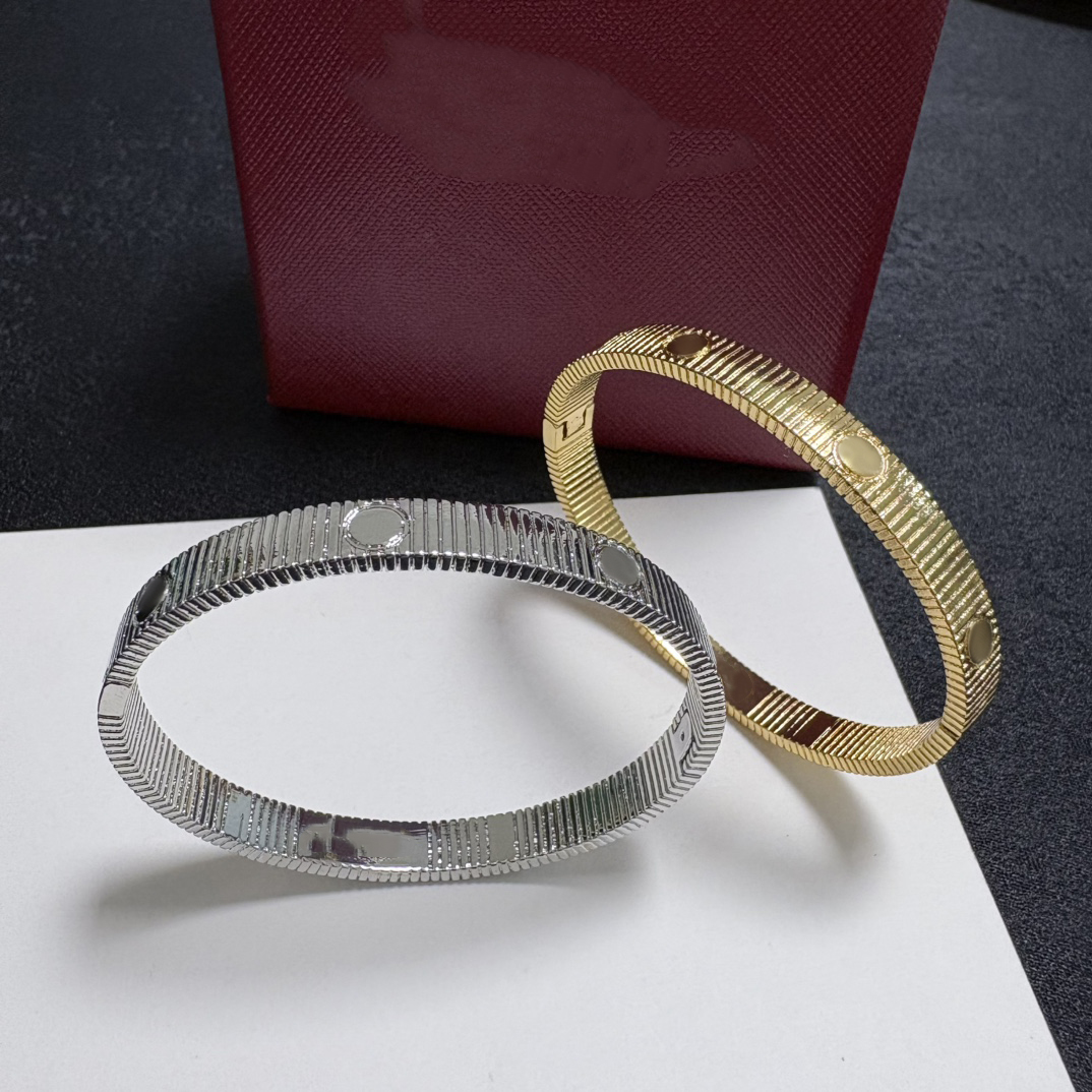 Premium Gold-Tone Textured Bangle Bracelet - Sleek Link Cuff Bracelet for Daily & Formal Wear
