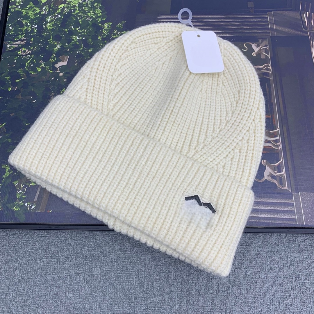 Designers Warm Knitted Hats in Autumn and Winter Wool Hats Children Niche Solid Color Thick Warm Knitted Hats Face Small Cold Hats