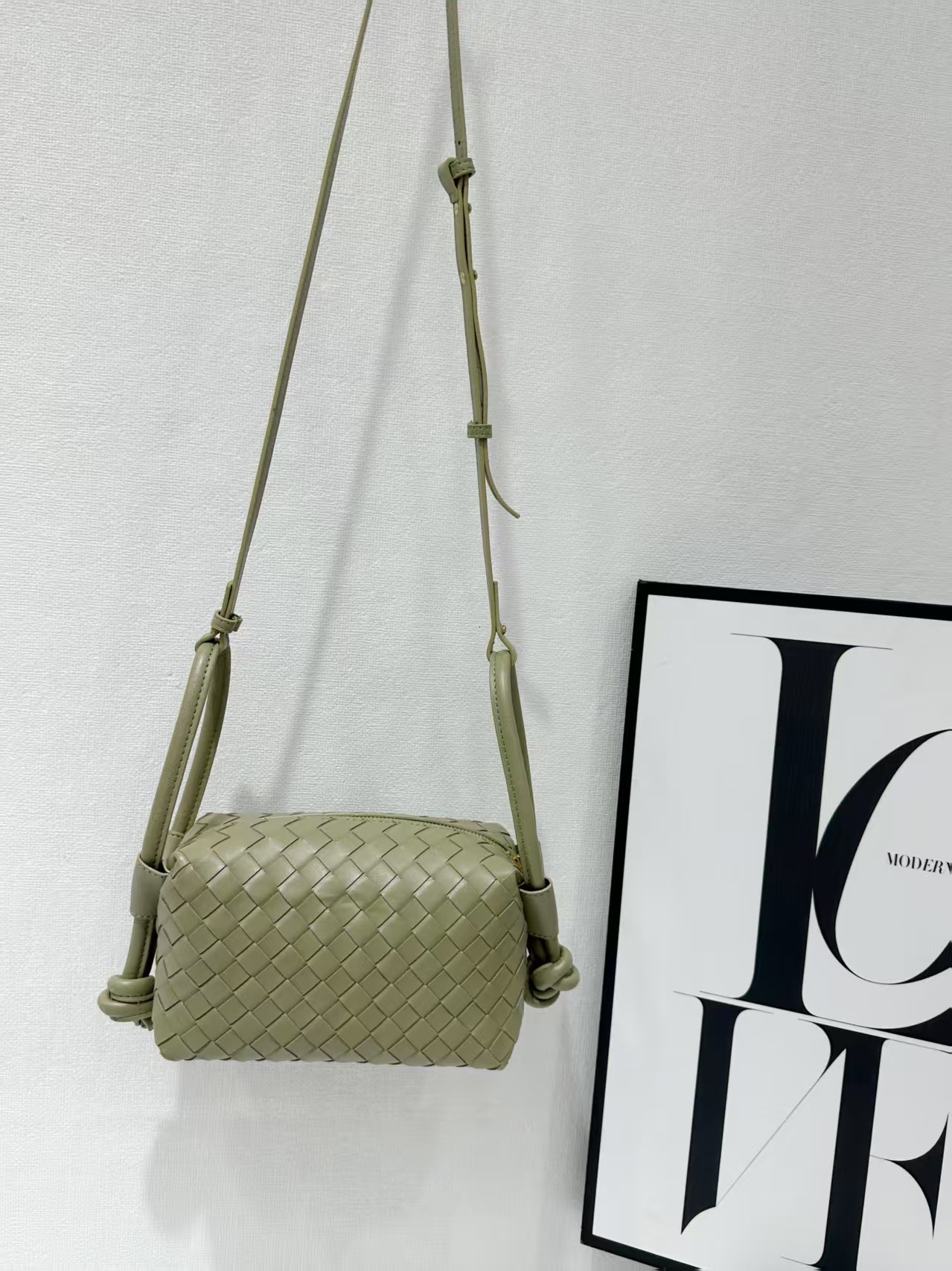 Designer Handbag Luxury Brand Trendy Woven Single Shoulder Crossbody Camera Bag Version Niche Versatile Large Capacity Handheld Small Square Bag